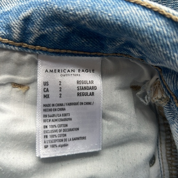Women’s American Eagle Mom Jeans Size 2 - Picture 7 of 8